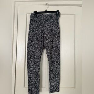 Old Navy Gray and White Patterned Leggings